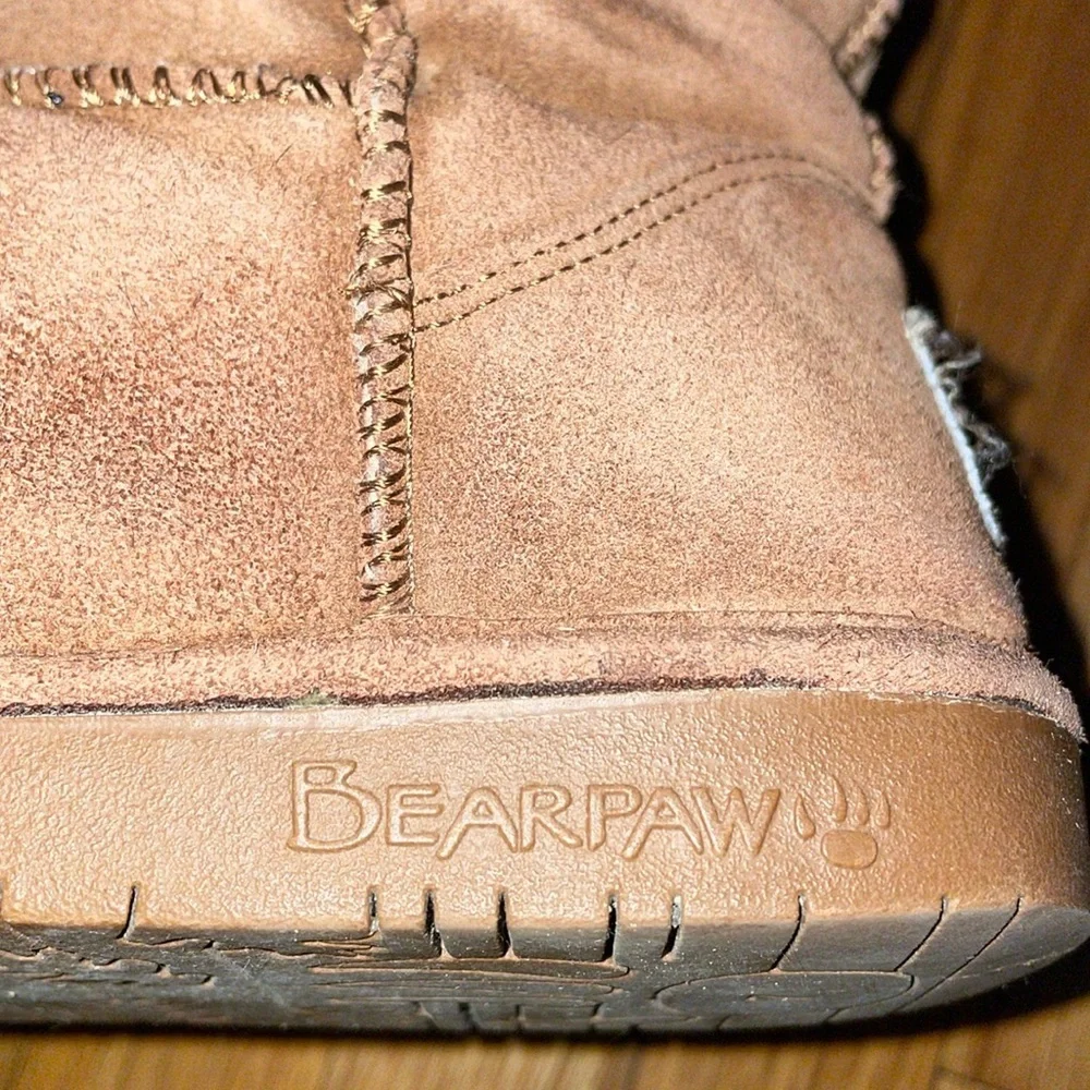 BearPaw Emma Low Sheepskin/Wool‎ Lined Suede boots.  Size 7